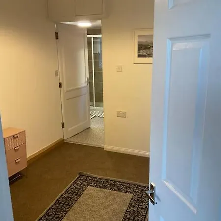 Comfy And Welcoming 2 Bedroom Annex. Apartment *