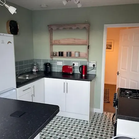 Apartment Comfy And Welcoming 2 Bedroom Annex. *