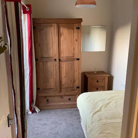 Comfy And Welcoming 2 Bedroom Annex.